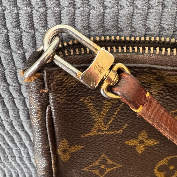 Authentic Louis Vuitton Pochette Shoulder Bag or Clutch w/Dust Bag - Picture 12 of 16